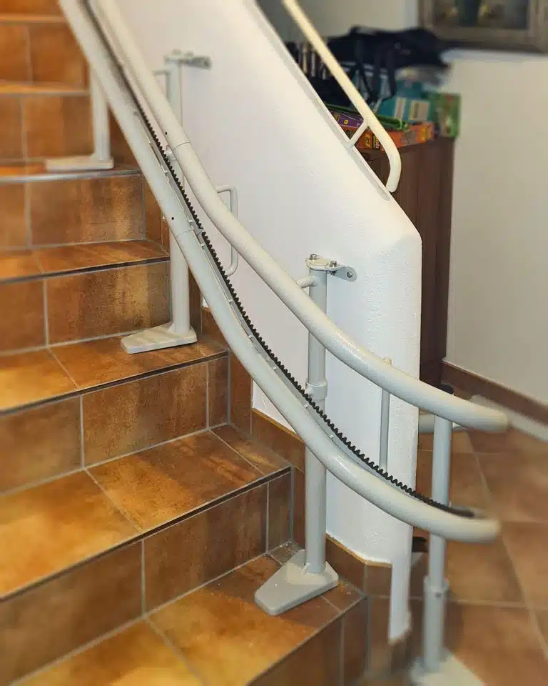 Schienenende des Kurventreppenliftes Alpha Classic in München ohne Lift