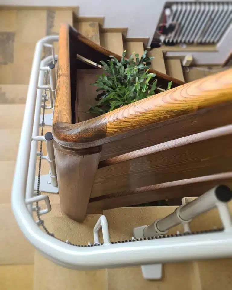 Schienenstrecke eines Treppenliftes in Biberbach